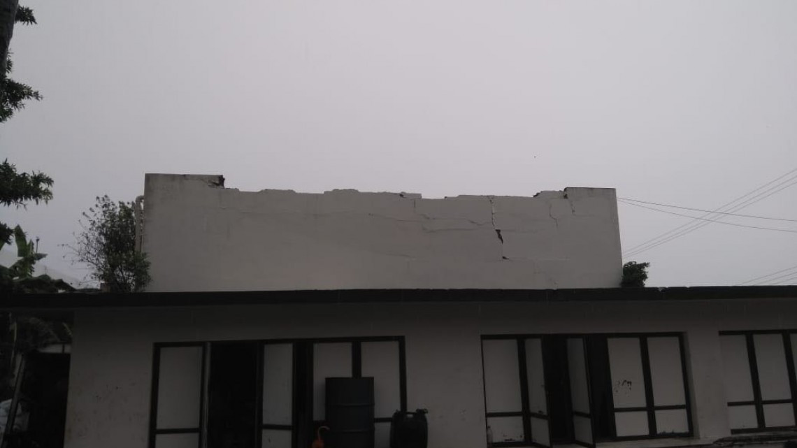 Lluvia genera colapso de techo del Centro de Salud de Tampico