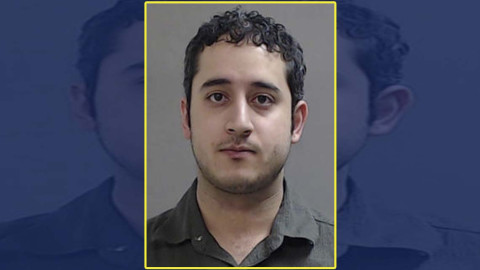 Acusan a maestro de exhibirse frente a menor