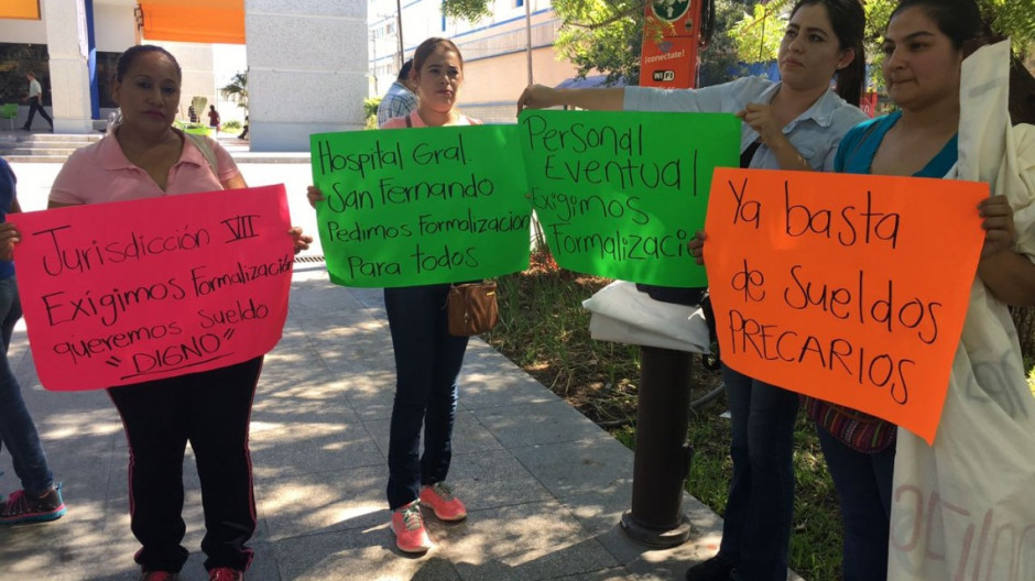 Exigen trabajadores del sector salud renuncia de Gloria Molina