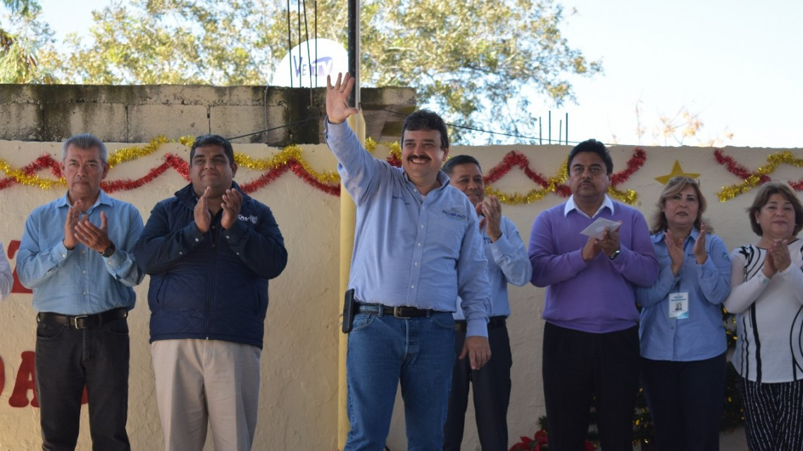 Padres de familia agradecen al Presidente Municipal su compromiso con la educación