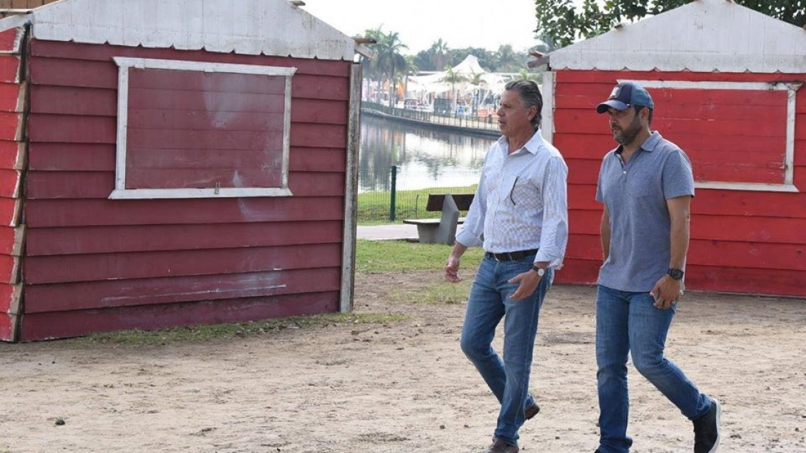Alcalde supervisa trabajos en parque metropolitano de la Laguna del Carpintero