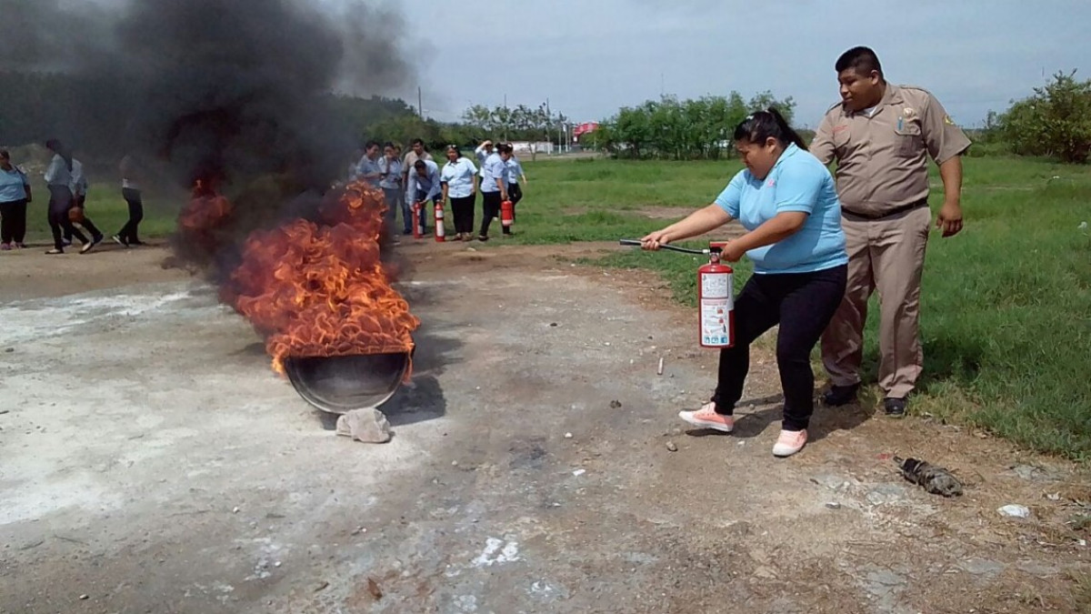 Capacita Bomberos a personal del DIF contra incendios