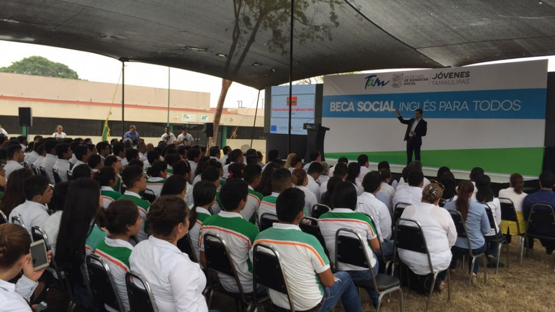 Se integran más jóvenes y profesionistas al programa "Inglés para todos"