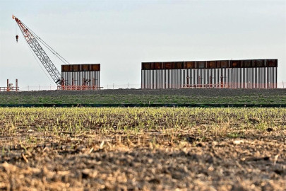 Continúa avanzando el muro de Trump en Texas