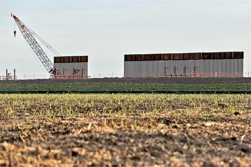 Continúa avanzando el muro de Trump en Texas