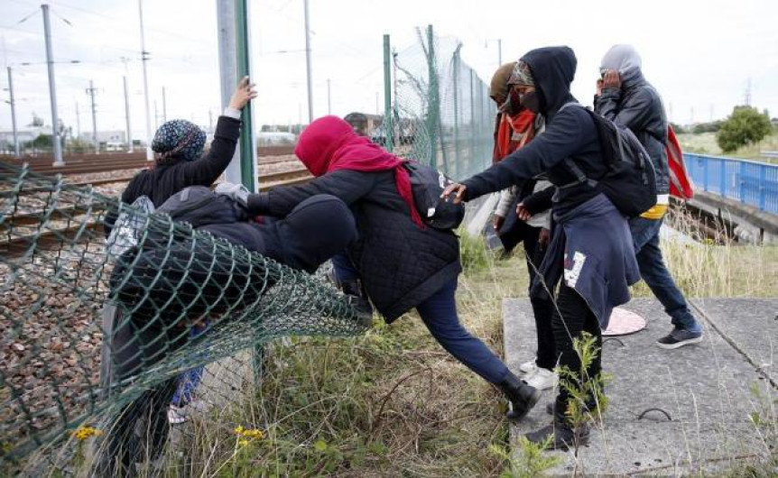 Italia acusa a Francia de violar reglas sobre inmigraciones