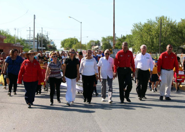 Realizan desfile por programa "A la escuela con cautela"