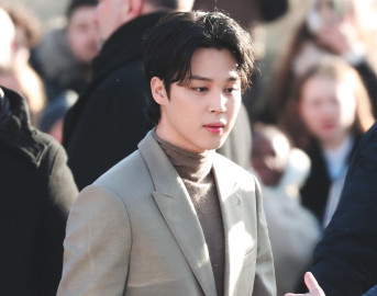 Jimin de BTS impacta en París