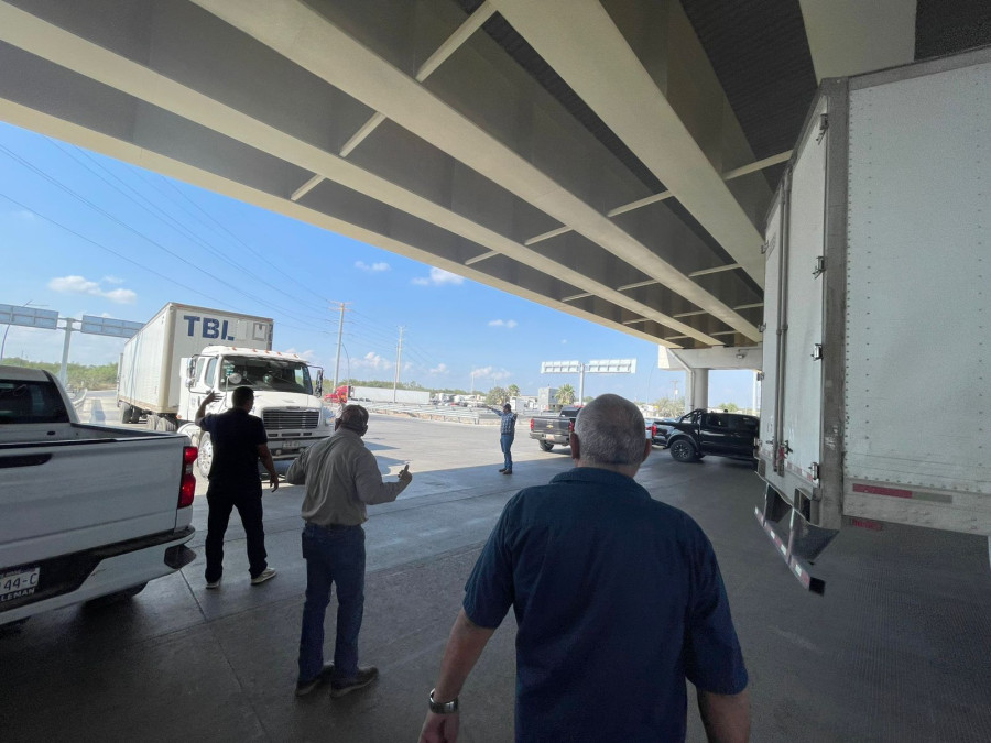 Tercer día de bloqueo en el puente internacional Pharr  