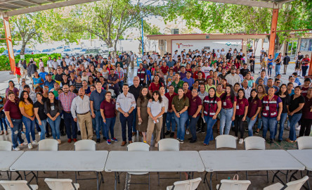 Entregan estímulos  económicos a estudiantes del CONALEP