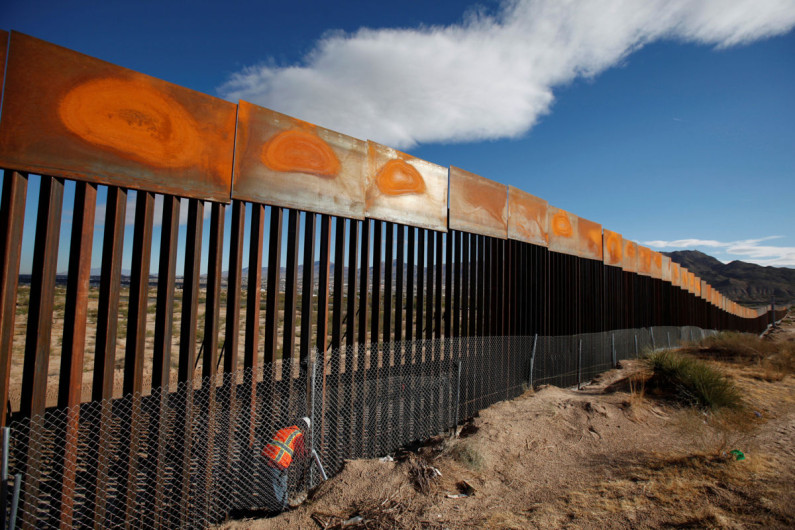 Recortarán presupuesto de Guardia Costera para construcción el muro