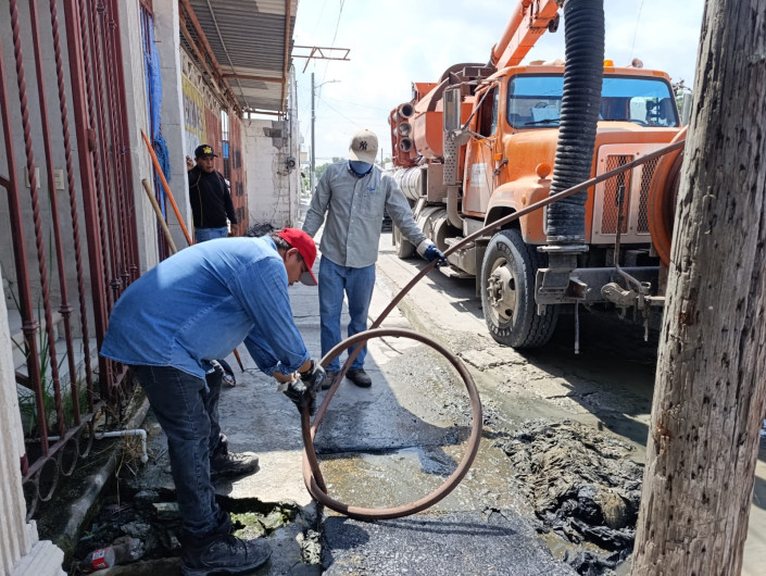 Realizó COMAPA limpieza de descargas sanitarias en la Zona Centro