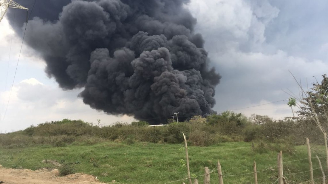 Empresa que almacena sustancias tóxicas se incendia