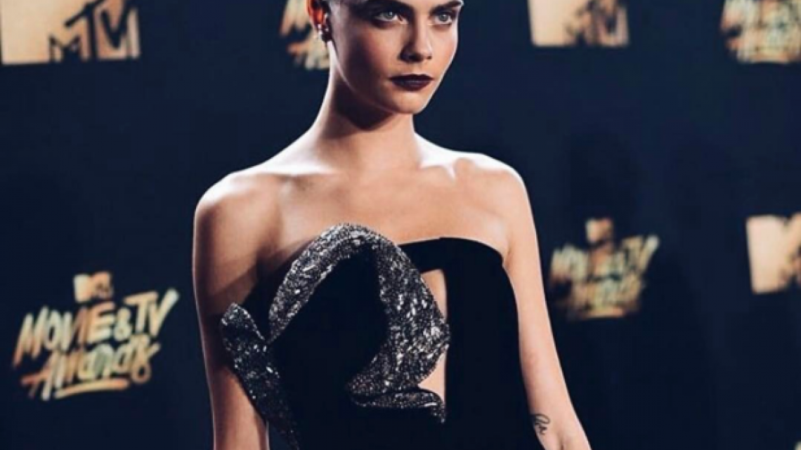 Cara Delevigne se hace cambio de imagen extremo