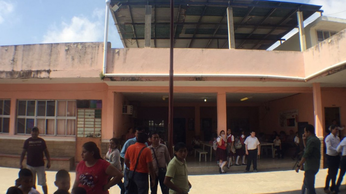 Arranca obra de impermeabilización de primaria Carlos Riestra en Madero