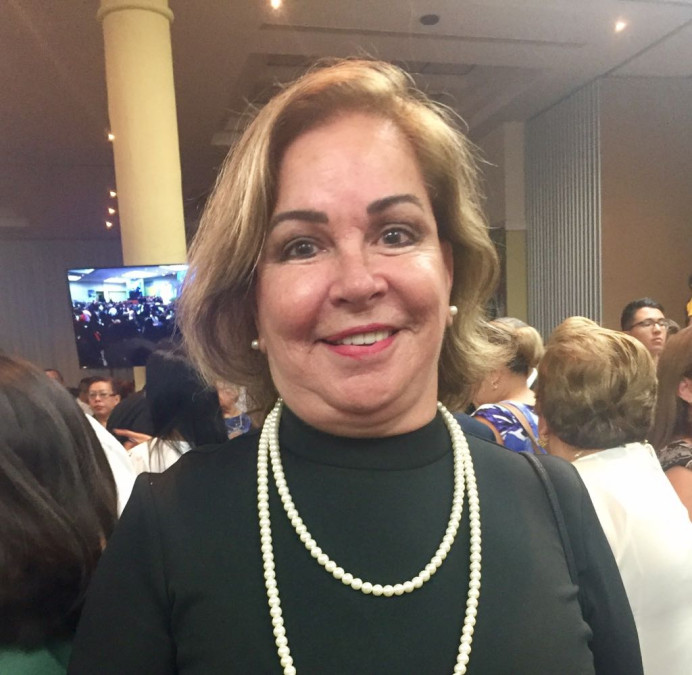 Reconocen legisladores trabajo de Magda Peraza