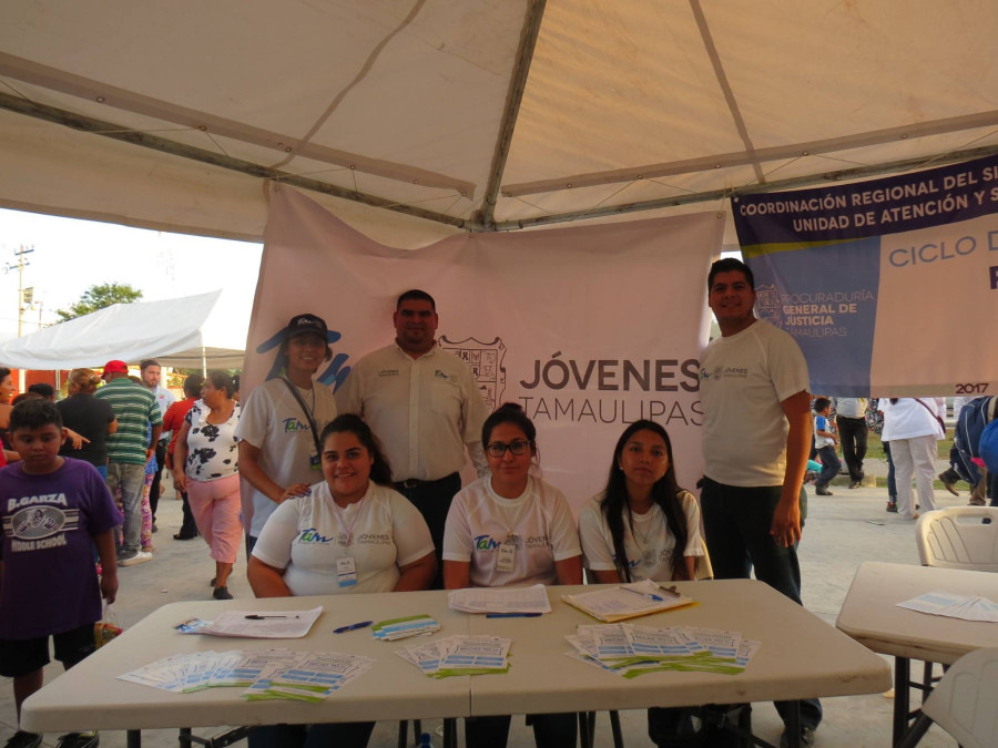 Entregan becas de inglés 