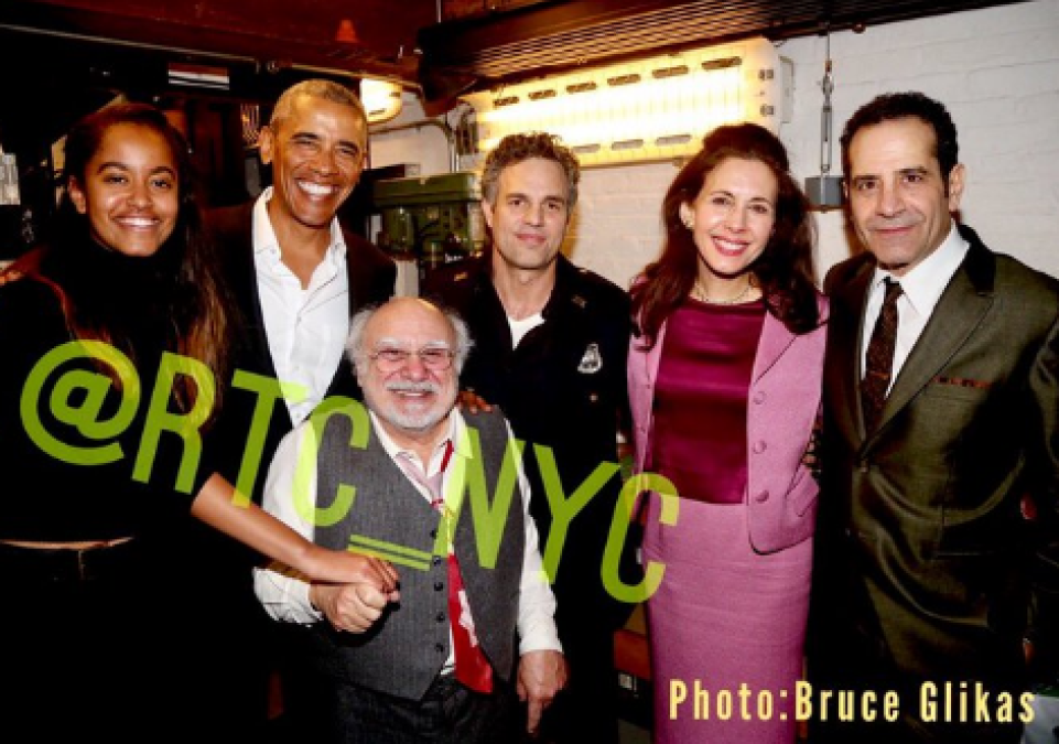 Barack y Malia Obama asisten a la presentación de "The Price" en Broadway