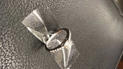 Policía de NY ubica a pareja que perdió anillo de compromiso