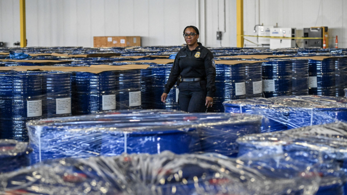 EU frustra envío masivo de químicos de China a México para fabricar metanfetamina