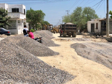 Faltan tránsitos para atender caos provocado por obras en construcción