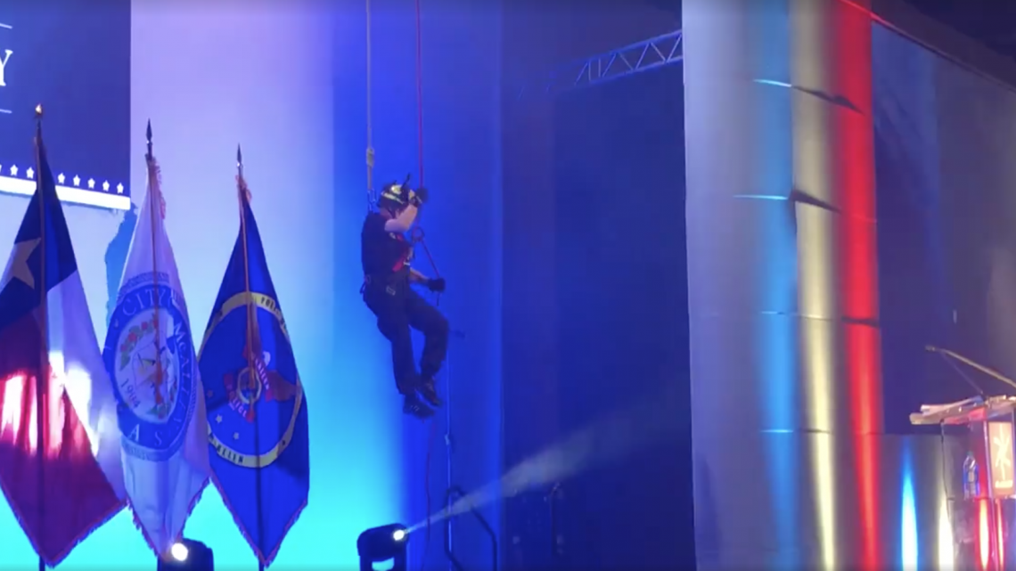 Rinde Jim Darling su informe de gobierno 