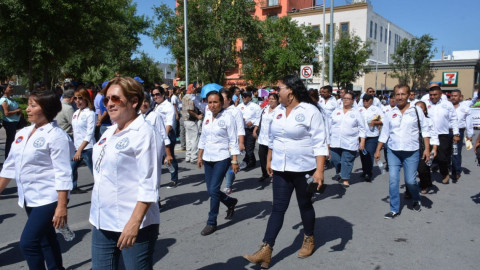 Encabeza Maki desfile con líderes y cerca de 17 mil trabajadores