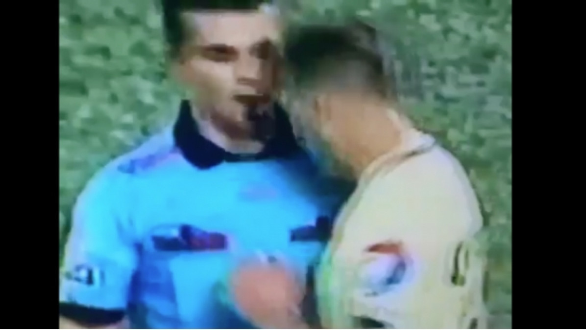 Pablo Aguilar propina 'cabezazo' al árbitro central en Tijuana