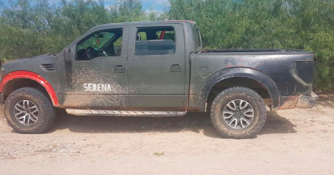 Aseguran falsa camioneta de SEDENA