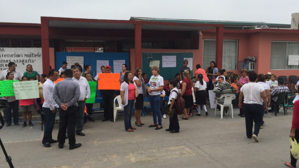  Continúa bloqueado el centro de atención múltiple