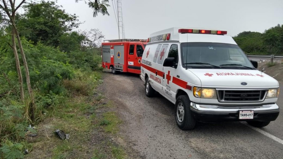 Ocho lesionados en volcadura de unidad de transporte público