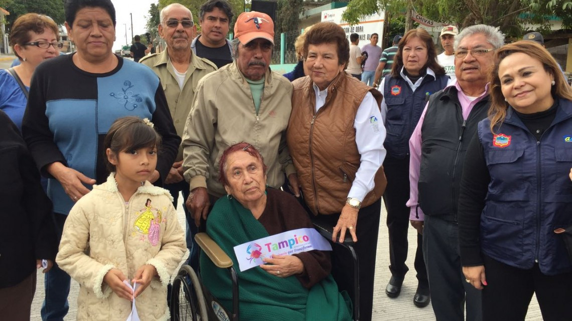 Inaugura alcaldesa dos calles en zona norte de Tampico