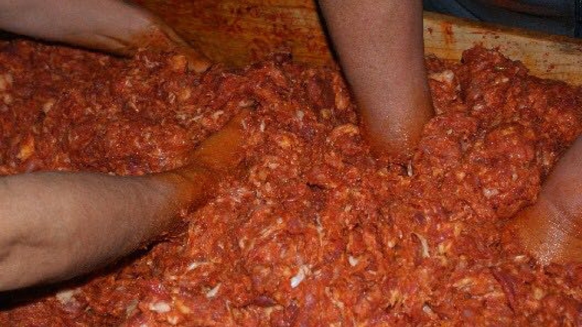 Capacitan a mujeres en la elaboración de queso y chorizo 