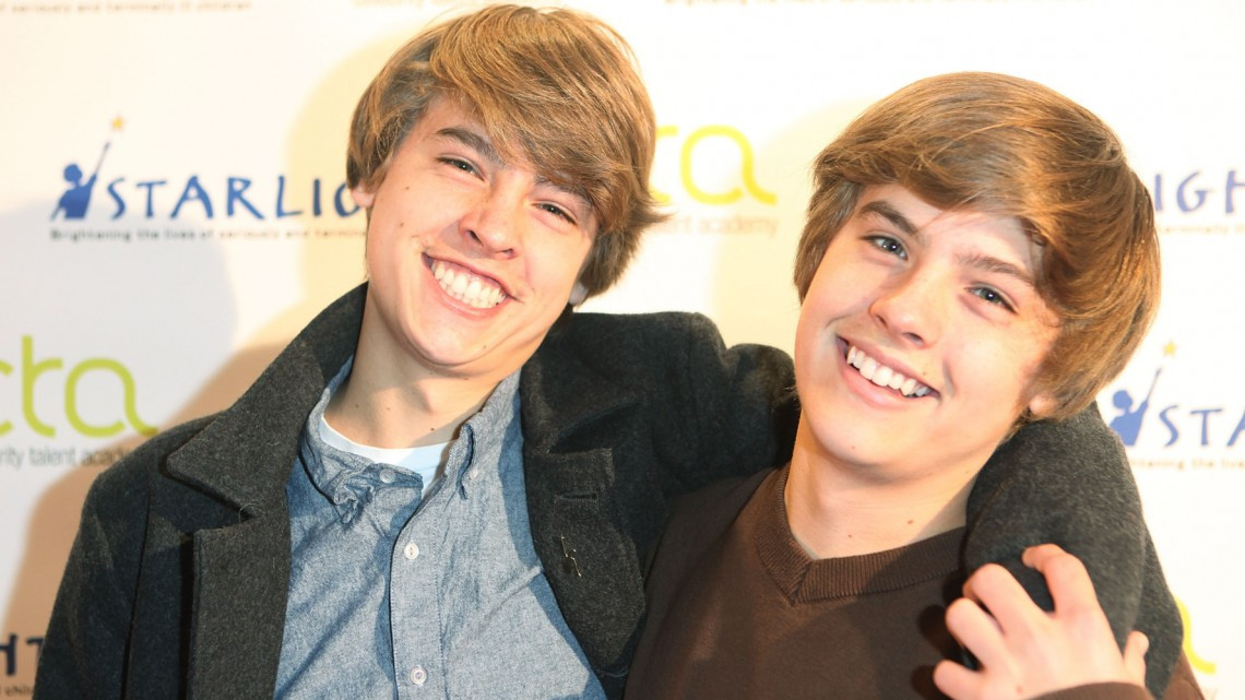 Celebridades que tienen hermanos mellizos