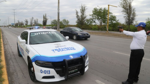 Invita Tránsito y Vialidad a respetar límites de velocidad