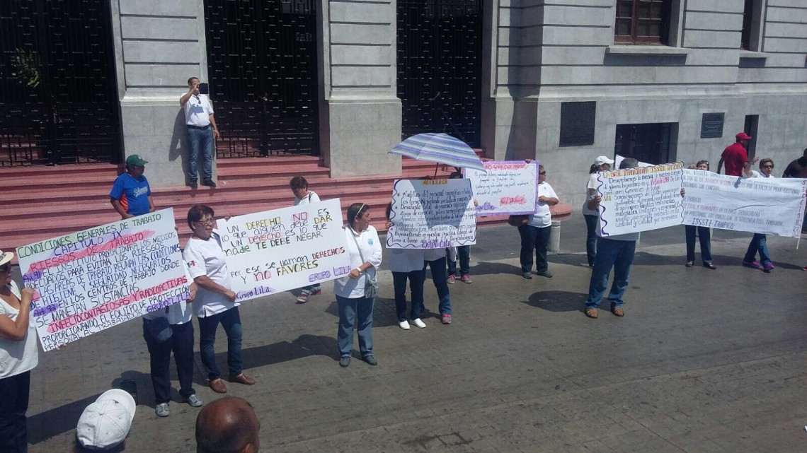 Connato violencia en desfile del día del trabajo por trabajadores del ISSSTE
