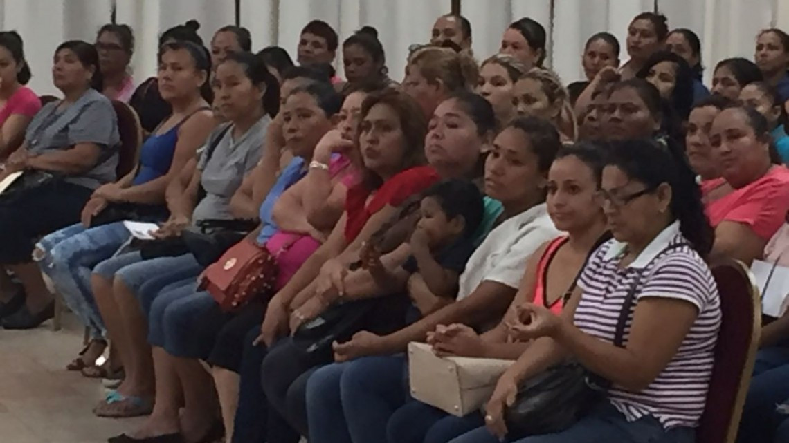 Reciben 400 despicadoras apoyo de empleo temporal