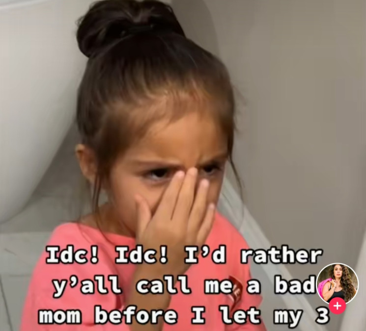 Madre depila a su hija de 3 años y se vuelve viral 