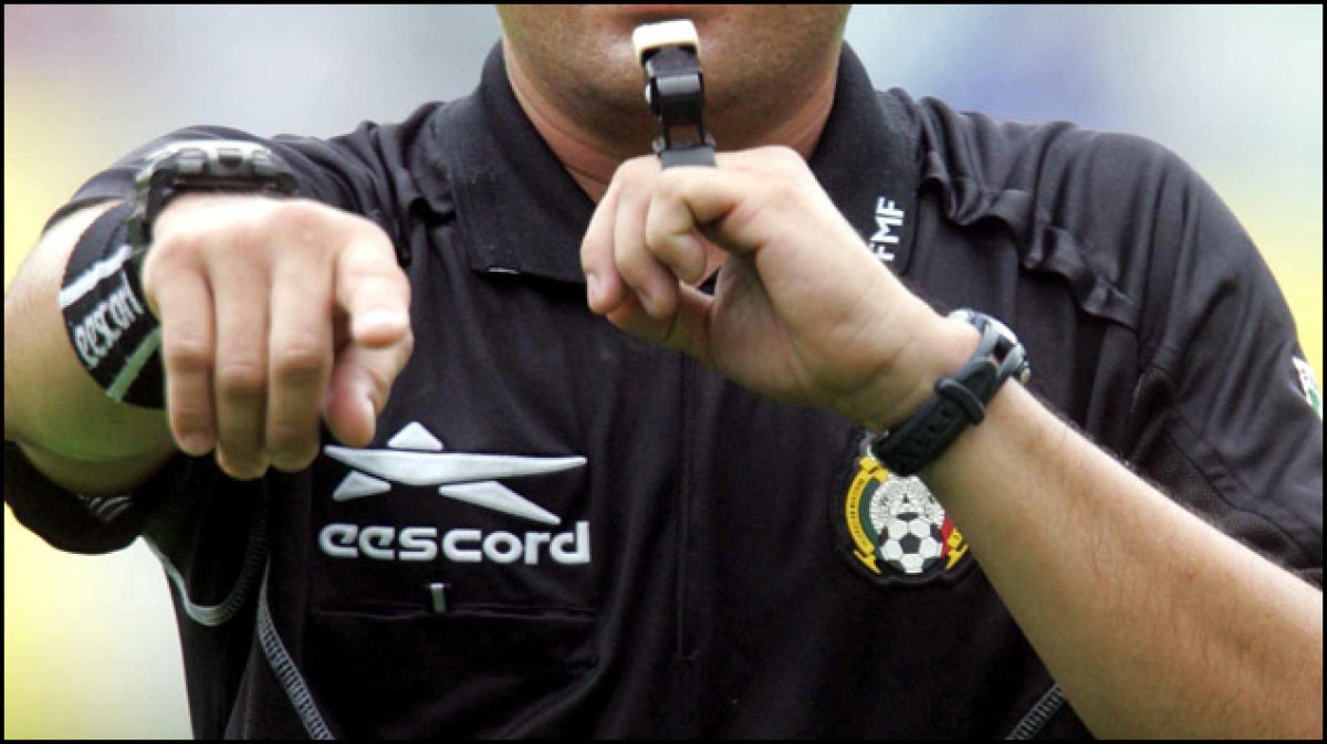 Árbitros de la Liga MX ganan 38 mil pesos por partido