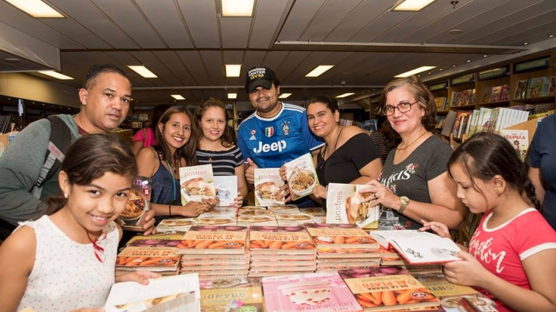 Todo un éxito en Tampico el bibliobuque Logos Hope