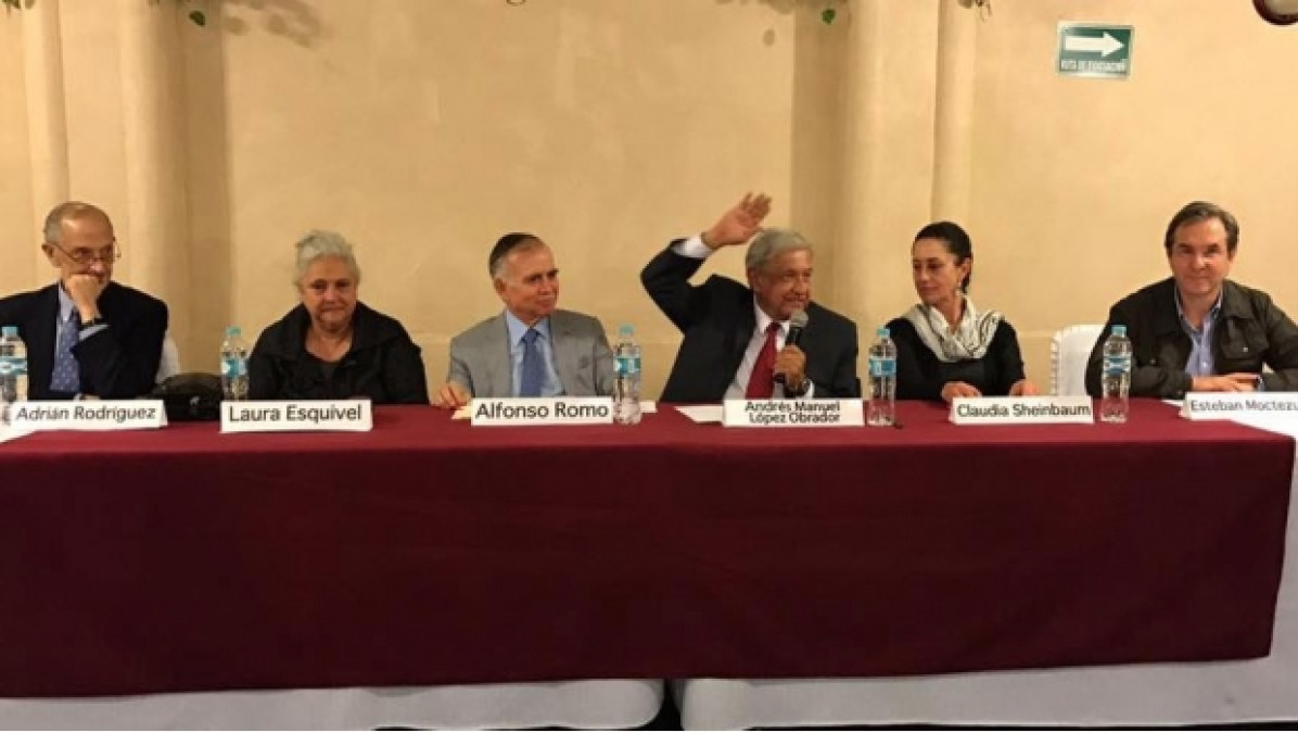 AMLO presenta a su equipo que le ayudará en su proyecto 