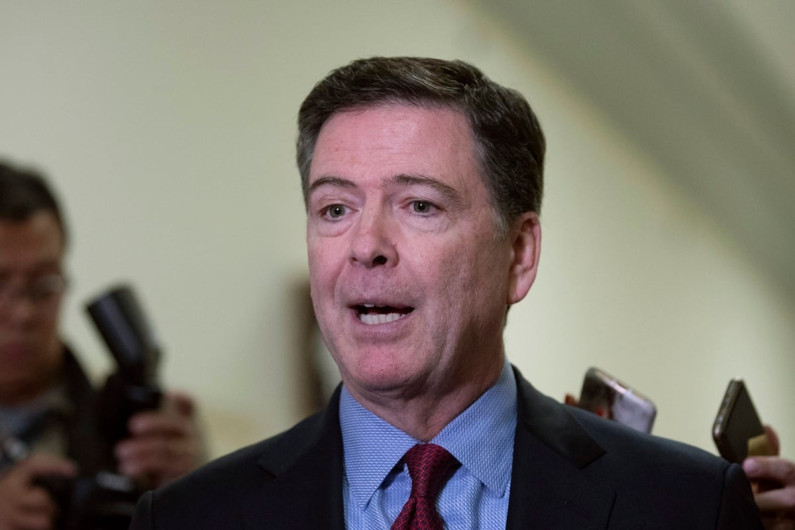 Exdirector del FBI es acusado de falsa declaración y obstrucción