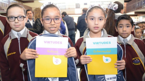Entrega Gobierno libros y mochilas a más de 5 mil alumnos