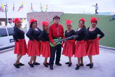 Disfrutan familias y adultos mayores del jueves del danzón en la plaza Simón Bolívar
