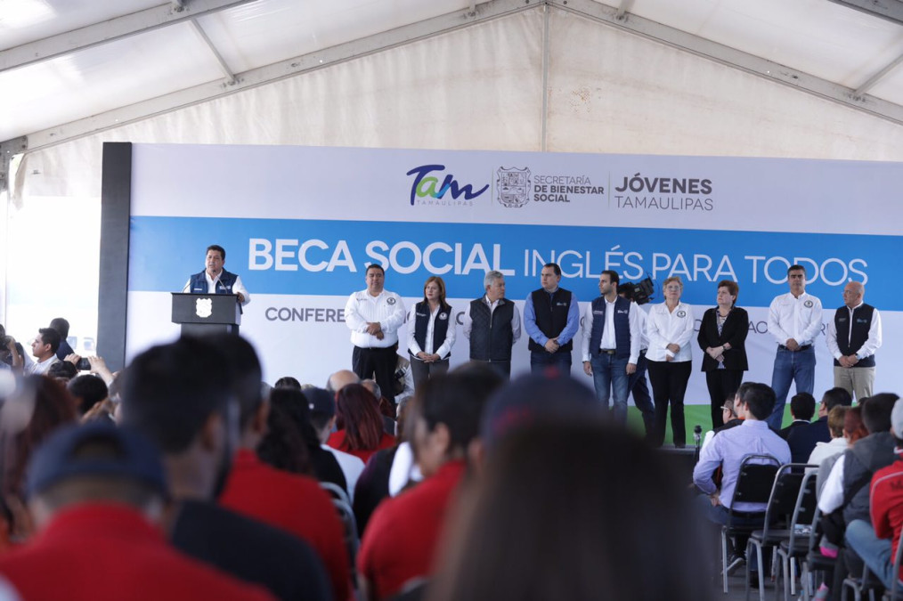 Entrega Gobernador becas de inglés a estudiantes de Reynosa