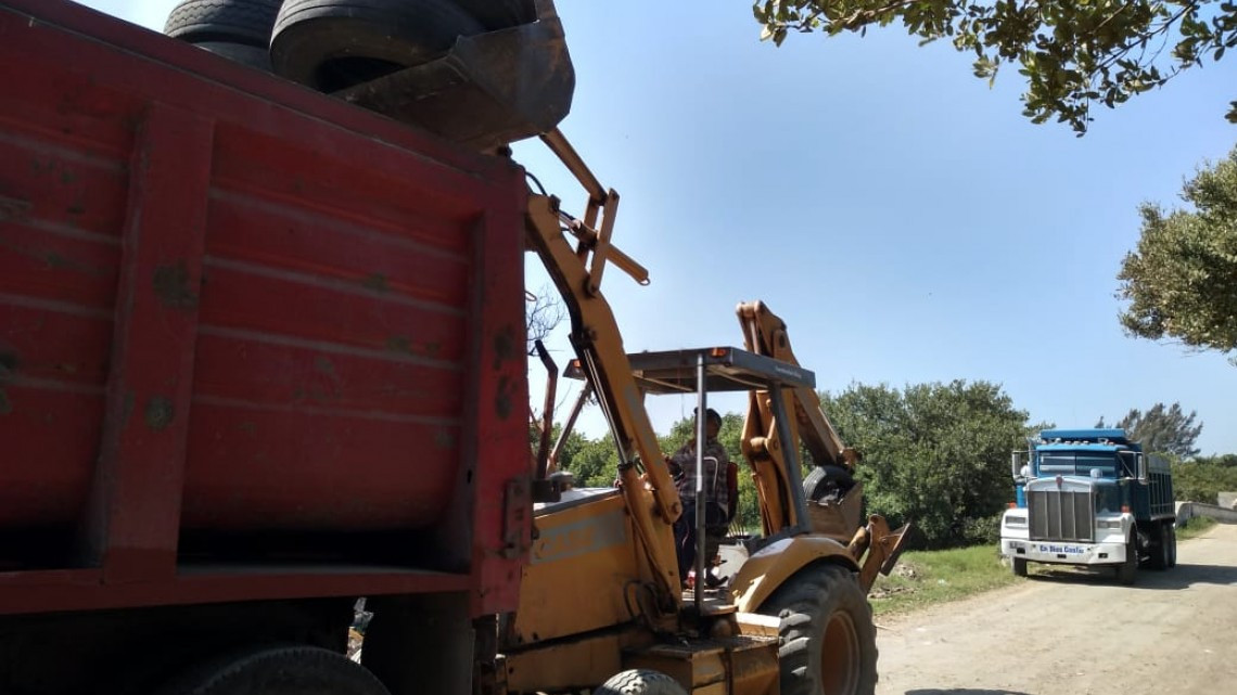 Levantan toneladas de llantas en basureros clandestinos