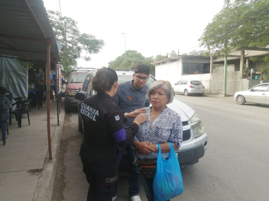 Guardia Estatal de Género reparte violentómetros en negocios y calles de Victoria