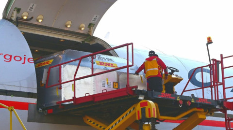 Llega a México un nuevo lote de vacunas contra el COVID-19 de Pfizer 