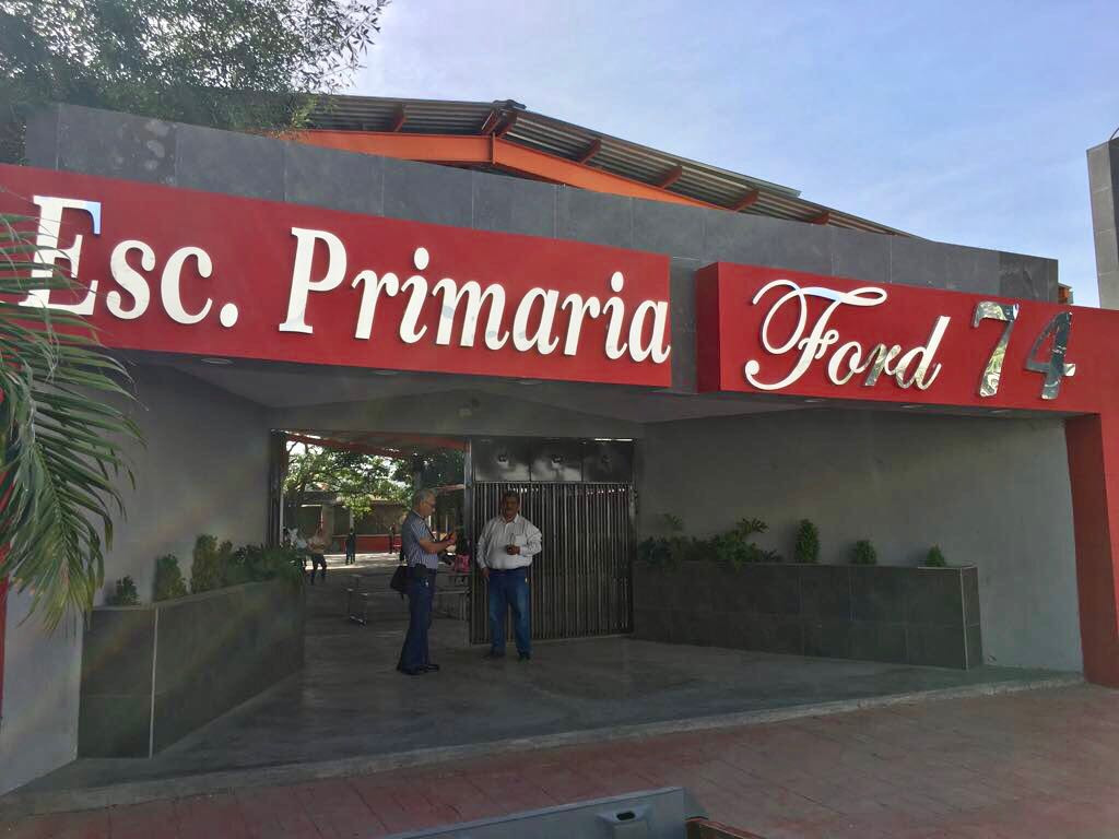 Padres inconformes por falta de maestros