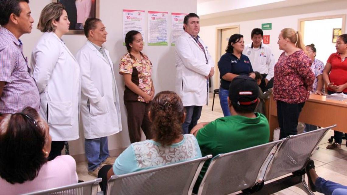 Alcaldesa visita pacientes operados en la Clínica DIF